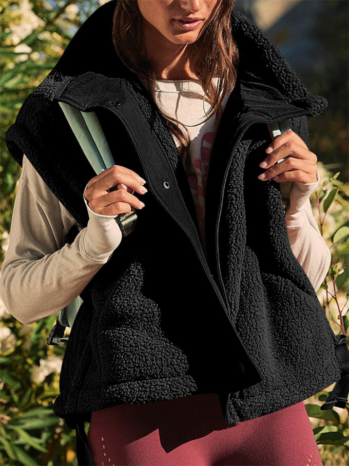 Womens-Oversized-Fleece-Vest-Black-3.jpg