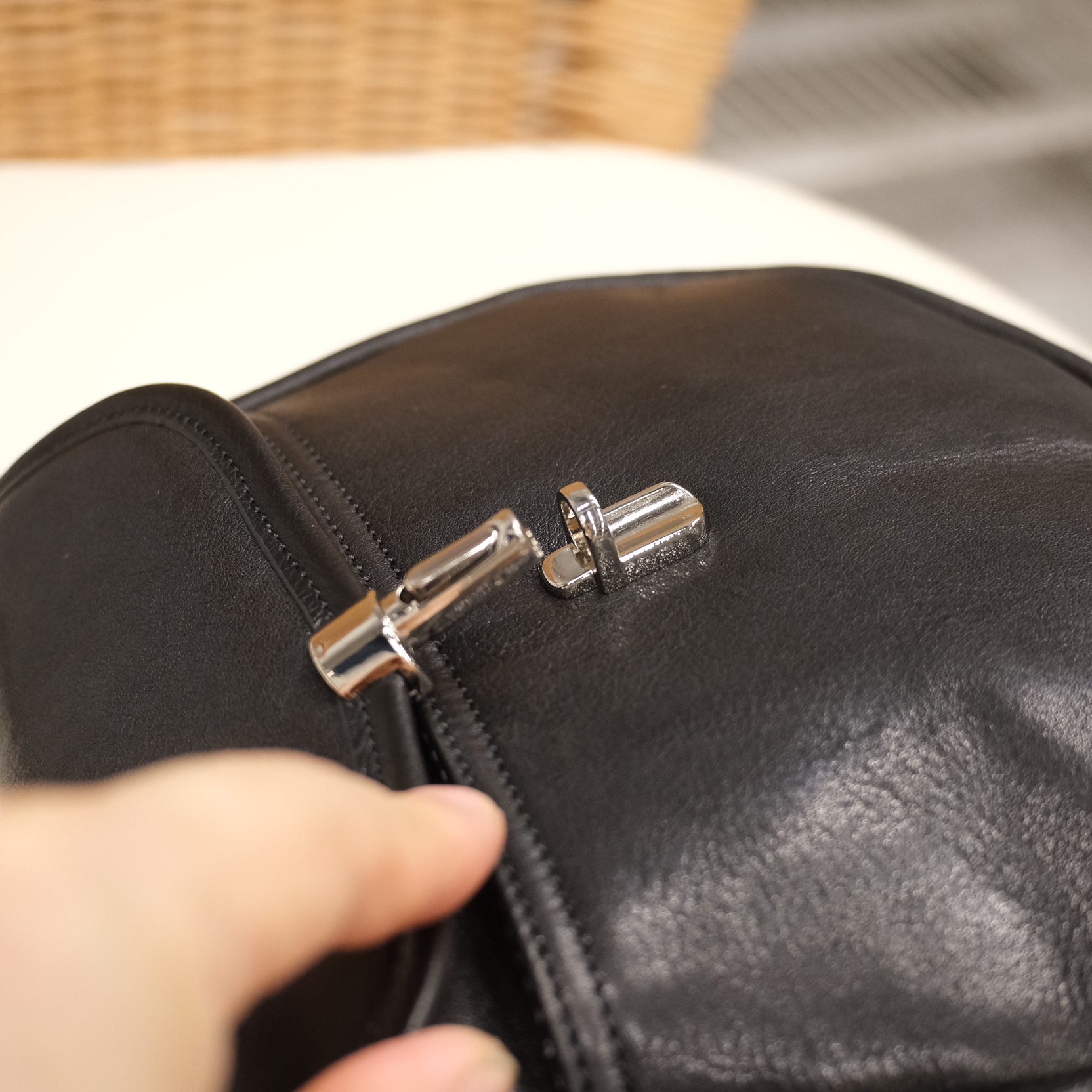 2025 Spring and Summer New Niche Design Handmade Vegetable Tanned Cowhide Saddle Bag Side Bag - กระเป๋าแมสเซนเจอร์ - หนังแท้ สีดำ