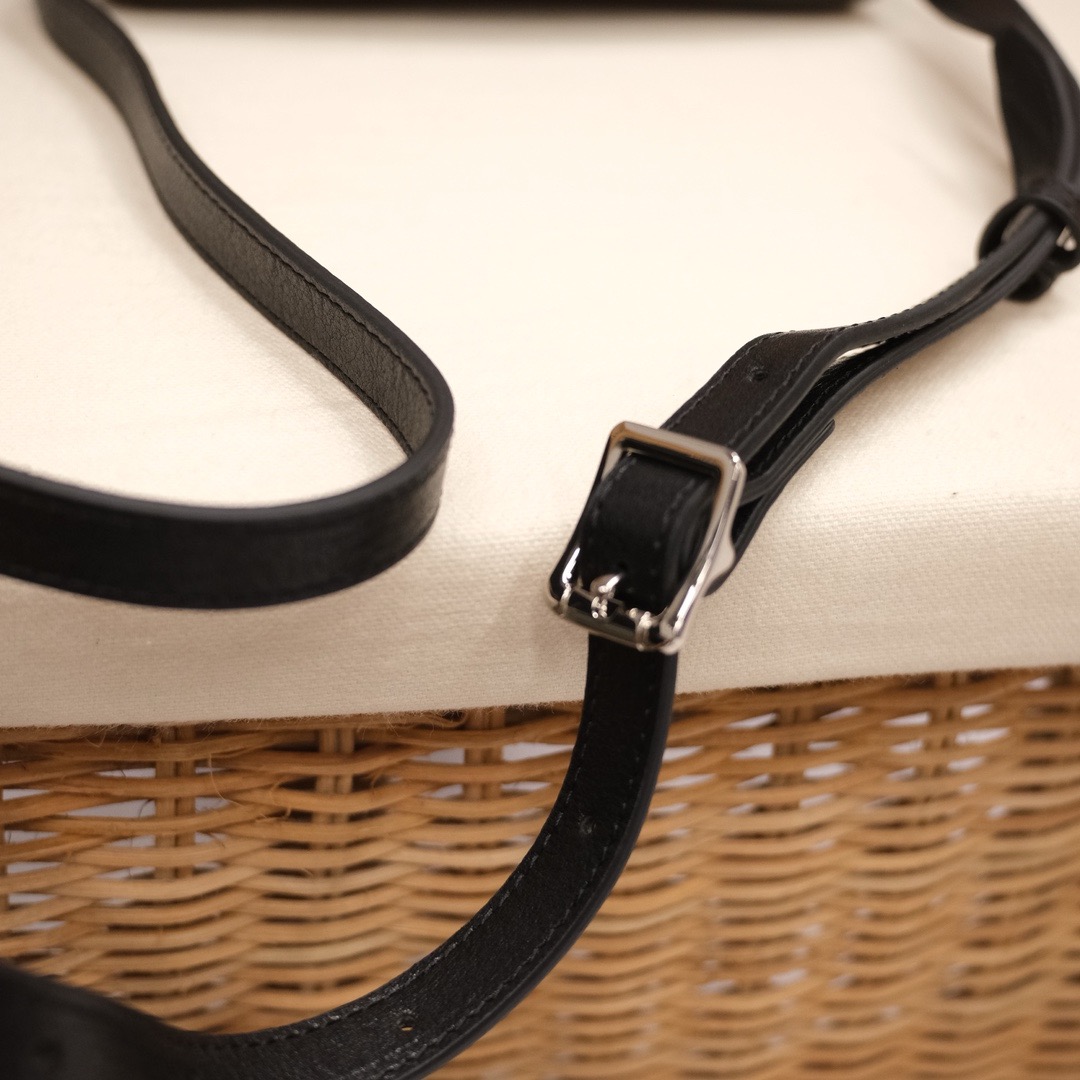 2025 Spring and Summer New Niche Design Handmade Vegetable Tanned Cowhide Saddle Bag Side Bag - กระเป๋าแมสเซนเจอร์ - หนังแท้ สีดำ